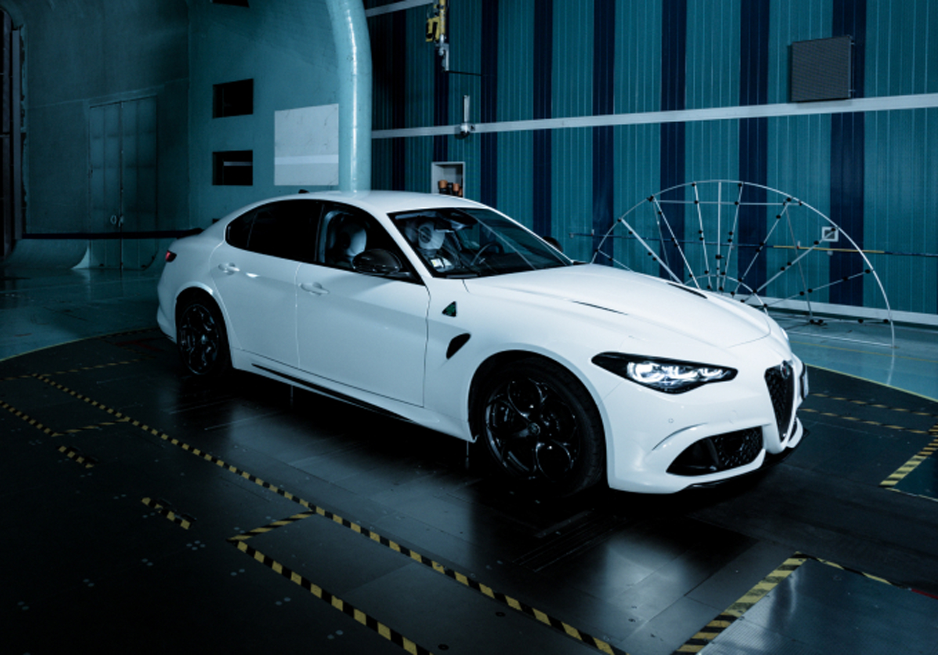 Photos of white Alfa Romeo Giulia