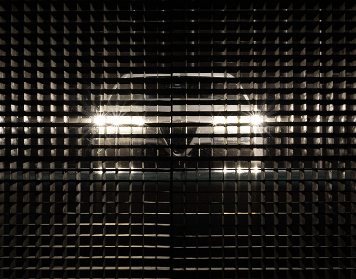 Foto di Alfa Romeo Giulia con fari accesi