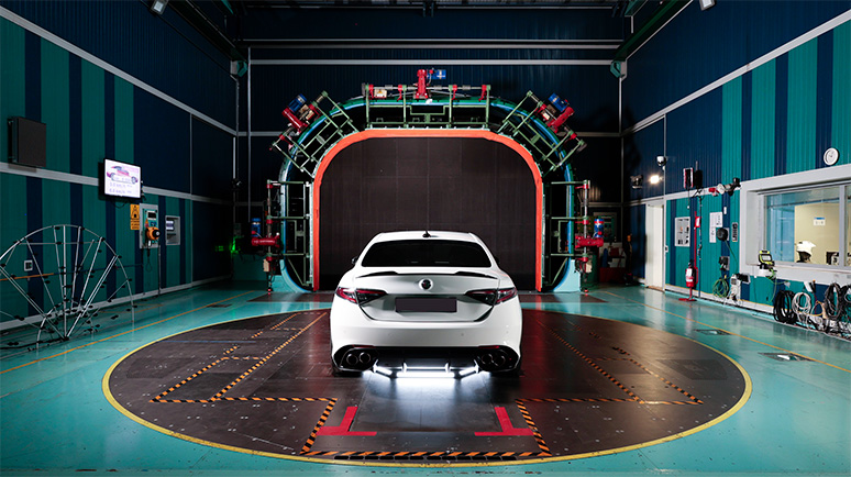 Alfa Romeo Giulia Rear Photo